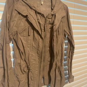 Crinkle jacket. Taupe. Large.
